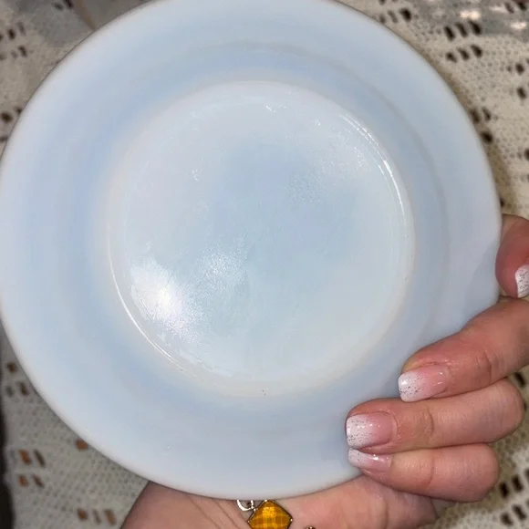 Hazel Atlas Vintage "20th Century Little Hostess" Colored Milk Glass 6” Plates - Picture 4 of 7